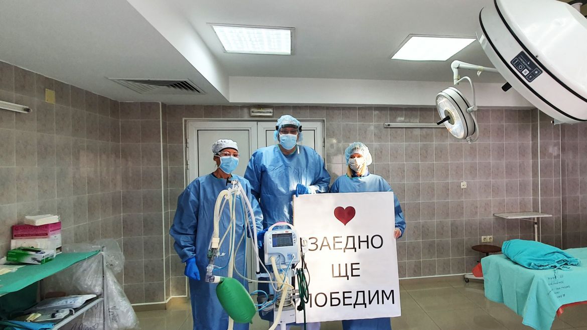"Крина" дари на "Пирогов" лесен за употреба респиратор с вграден кислороден монитор и бутилка за кислород