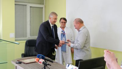 ХИПОЛЕНД дари на Клиниката по детска анестезиология и реанимация  Мултипараметричен монитор за неинвазивно изследване на параметри