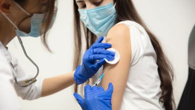 Ваксинацията продължава през предстоящите почивни дни