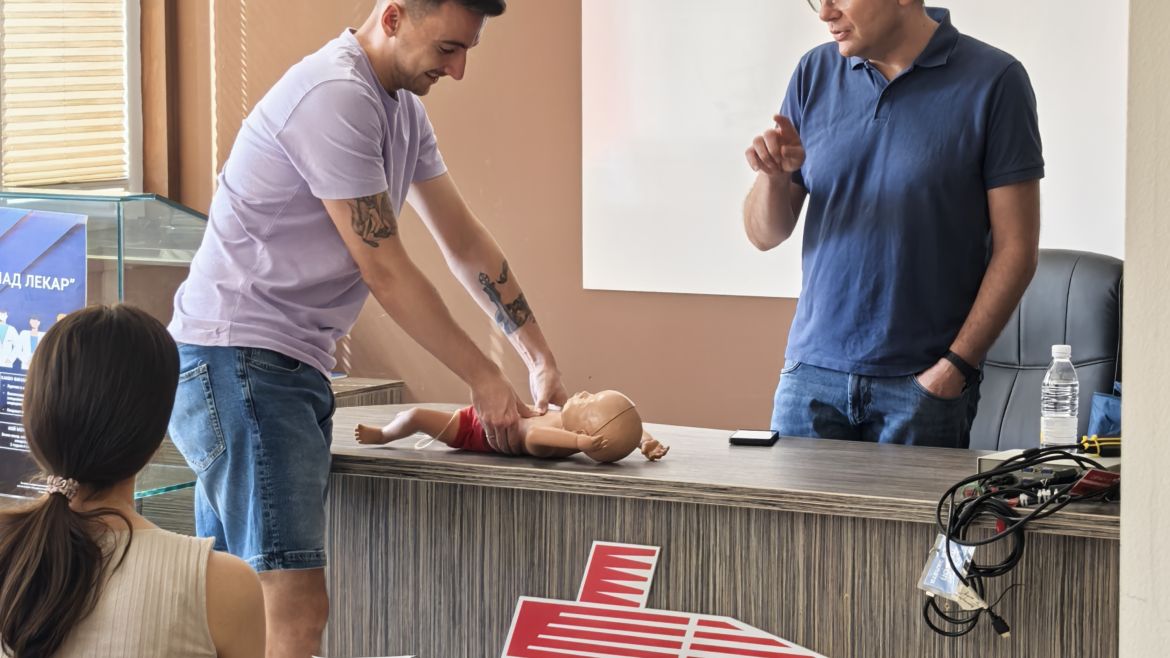 Приключи последната Лятна академия за родители "Първа помощ за малките герои" за 2025 г.