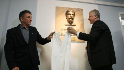 Откриха паметна плоча с орелеф на проф. Емил Таков