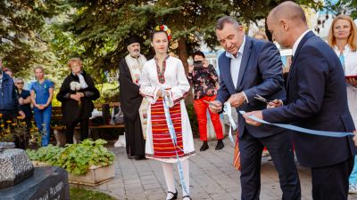 Директорът на "Пирогов" и министърът на здравеопазването откриха паметник на патрона на болницата...