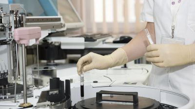 Н.В. Цар Симеон II дари на УМБАЛСМ "Н. И. Пирогов" ЕАД 50 000 лева