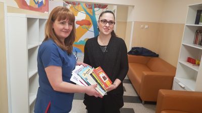 Хора с добри сърца дариха книжки за малките пациенти в Детските травматология и хирургия