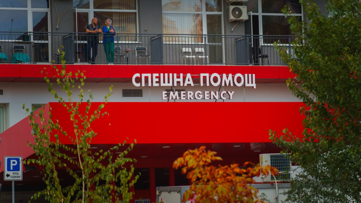 След 14 денонощия борба за живота изписахме 19 г. момче, върху което падна бор на Витоша на Коледа
