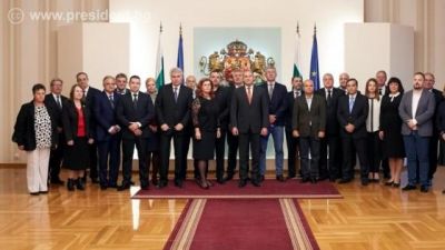 Представители на 22 лечебни заведения подписаха договори за дарение на апаратура от „Българската...