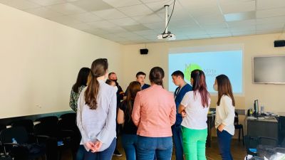 Десетки родители се включиха в Академия за родители "Първа помощ за малките герои"
