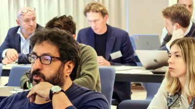 Едни от най-добрите неврохирурзи от цяла Америка и Европа учат младите неврохирурзи от няколко континента как да оперират