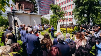 "Пирогов" с паметник на служителите, отдали  живота си на другите преди, повреме и след COVID-19