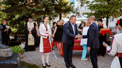Директорът на "Пирогов" и министърът на здравеопазването откриха паметник на патрона на болницата - хирурга Н. Пирогов