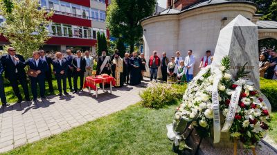 "Пирогов" с паметник на служителите, отдали  живота си на другите преди, повреме и след COVID-19
