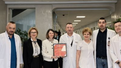 "Пирогов" с награда от посланикът на Северна Македония в България г-жа Агнеза Руси Поповска