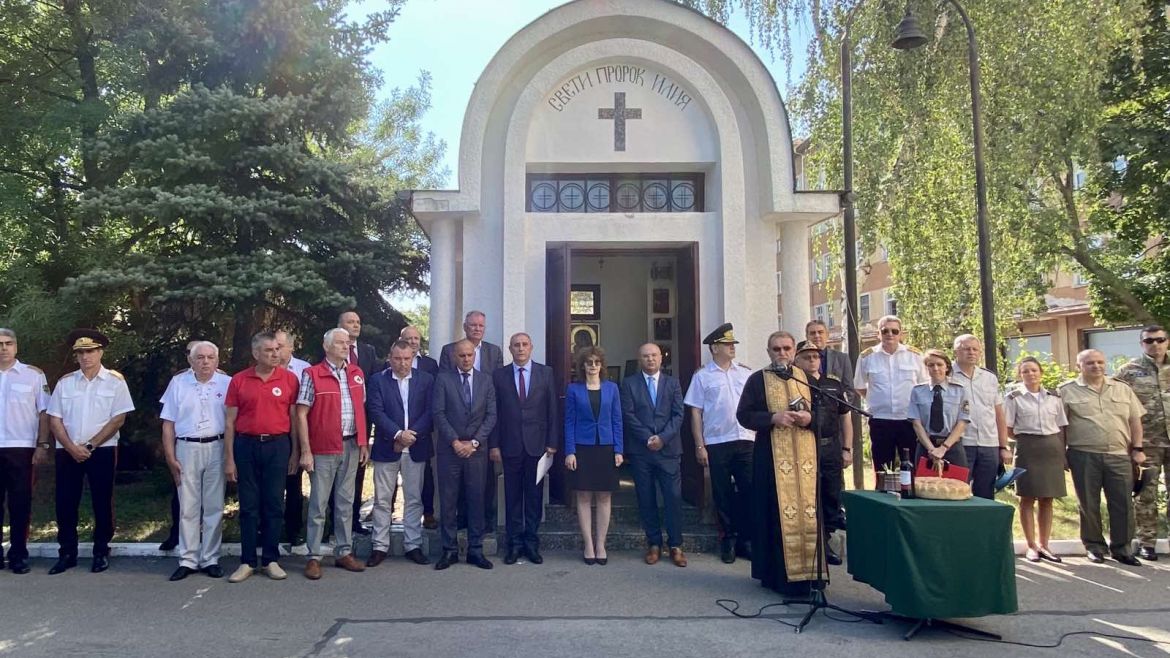 Ръководството но УМБАЛСМ "Пирогов "  присъства на водосвет по повод патронния празник на ГДНПЗН.