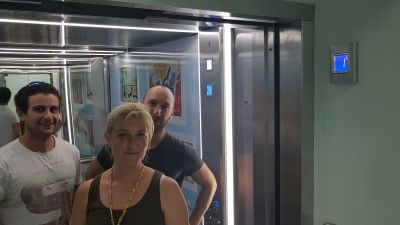На 1 юни Детското на „Пирогов” осъмна с украсен асансьор