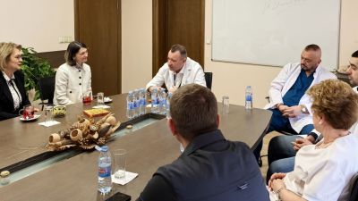 "Пирогов" с награда от посланикът на Северна Македония в България г-жа Агнеза Руси Поповска